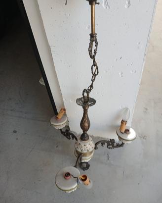 Lampadario in ottone e ceramica 