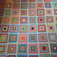 Coperta all'uncinetto fatta a mano in 100% lana