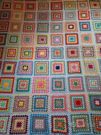 Coperta all'uncinetto fatta a mano in 100% lana