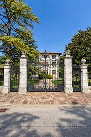 APPARTAMENTO IN VILLA STORICA !!!