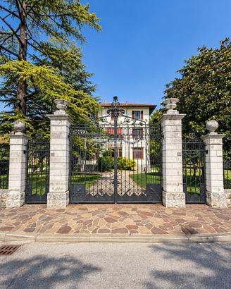 APPARTAMENTO IN VILLA STORICA !!!