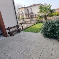 Bilocale arredato con giardino