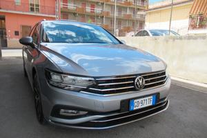 Volkswagen Passat Variant 2.0 TDI SCR 200 CV DSG E