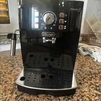 Macchina del caffè Delonghi magnifica S