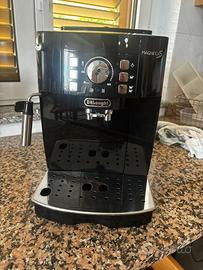 Macchina del caffè Delonghi magnifica S