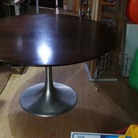 tavolo Tulip Eero Saarinen in noce