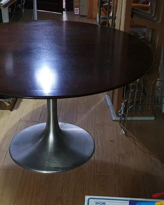 tavolo Tulip Eero Saarinen in noce