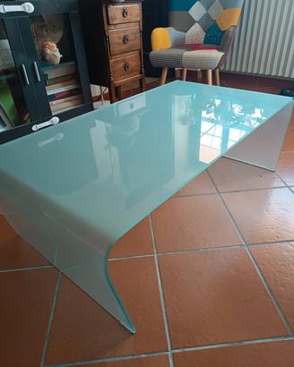 Tavolino in vetro da salotto.