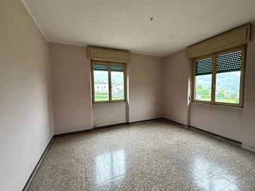 Quadril. di 110 mq con giardinetto e posto auto