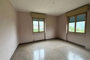 Quadril. di 110 mq con giardinetto e posto auto