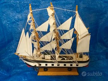 Modellino veliero in legno