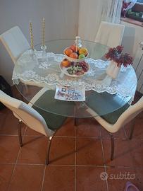 Tavolo e 4 sedie