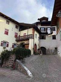 Immobile in asta di 854 m² con più di 5 locali e b