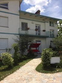 Villa di 300 m² con più di 5 locali e box auto a M