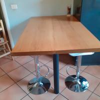 Tavolo in legno di rovere con piede su misura