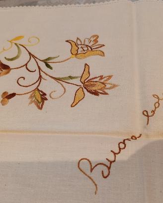 set tovaglia quadrata con tovaglioli da colazione