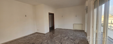 Ampio appartamento 3 stanze soggiorno e cucina