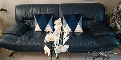 2 divani in pelle blu+4 cuscini