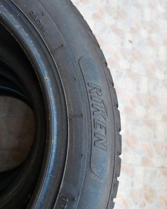 Pneumatici 185/65/15 come nuovi