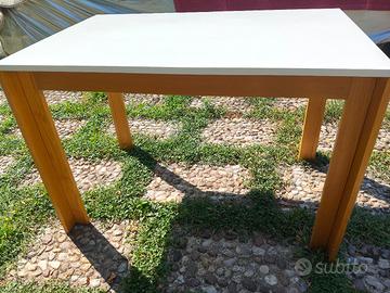  2 tavoli da cucina rettangolare e rotondo 