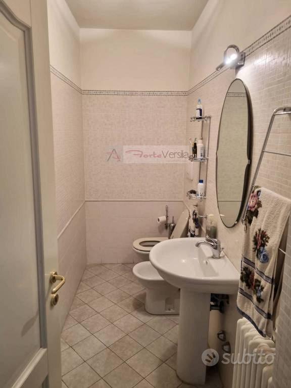 Appartamento di 130 m² con 5 locali e box auto a V - Altro