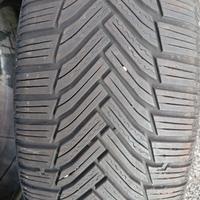  2 gomme invernali buoni 205/55 R19. M+S