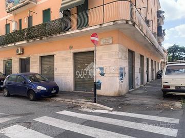 NEGOZIO A ROMA