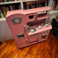 Cucina in legno rosa