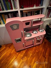 Cucina in legno rosa