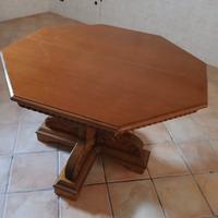Tavolo in legno massiccio 