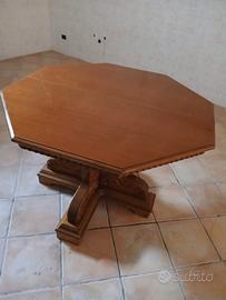 Tavolo in legno massiccio 