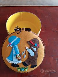 Scatola portaoggetto con bimba e bimbo