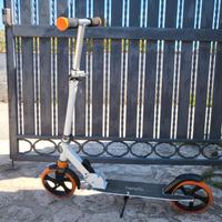 monopattino ripiegabile in metallo