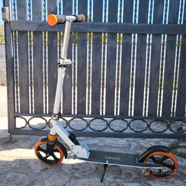 monopattino ripiegabile in metallo