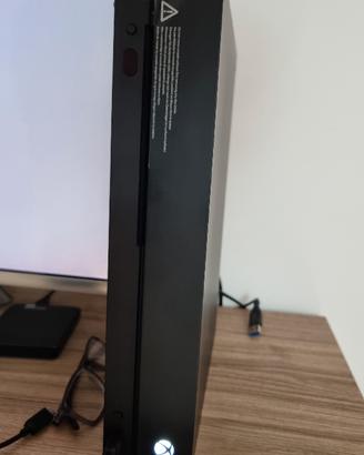 XBOX one X 1TB