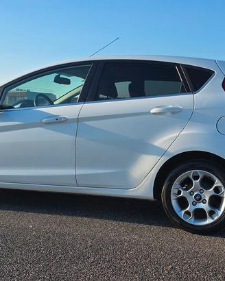 FORD FIESTA 5P 1.4 16V TITANIUM GPL