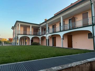 VILLA A SCHIERA A OFFLAGA