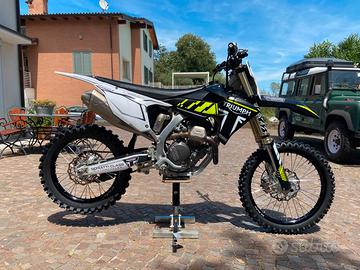 Triumph TF 250-X 2025 – 25,2 ore – Akrapovic + GET
