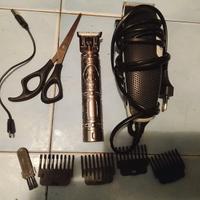 2 macchinette per tagliare i capelli 