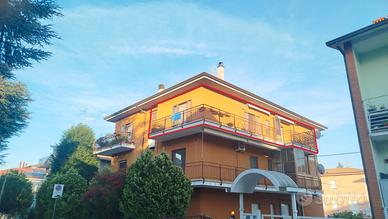 Grazioso con terrazzi panoramici, garage e giardin