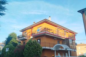 Grazioso con terrazzi panoramici, garage e giardin