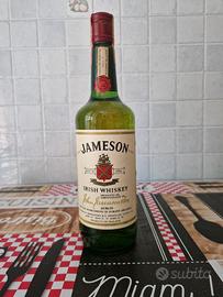 Bottiglia whiskey vintage Jameson