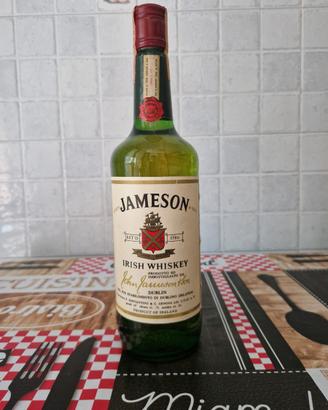 Bottiglia whiskey vintage Jameson