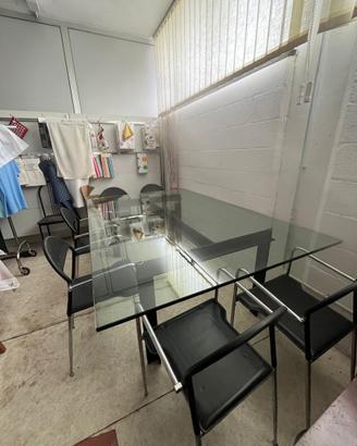 TAVOLO DI VETRO PER RIUNIONI CON 6 SEDIE