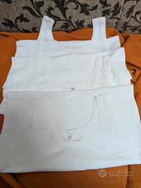 Set di tre canottiere basiche