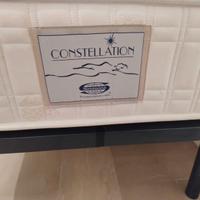 Materasso Simmons con struttura letto con doghe