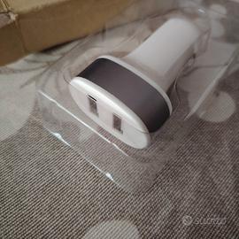 Caricabatterie da auto USB con due porte