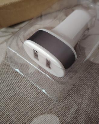 Caricabatterie da auto USB con due porte