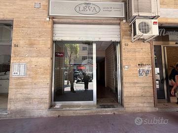 NEGOZIO A NAPOLI