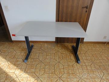 Scrivania ufficio grigie/blu (di marca) 130x80